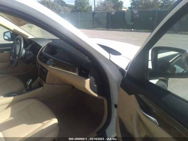 2015 BMW X1, VIN: WBAVM1C5XFV498787
