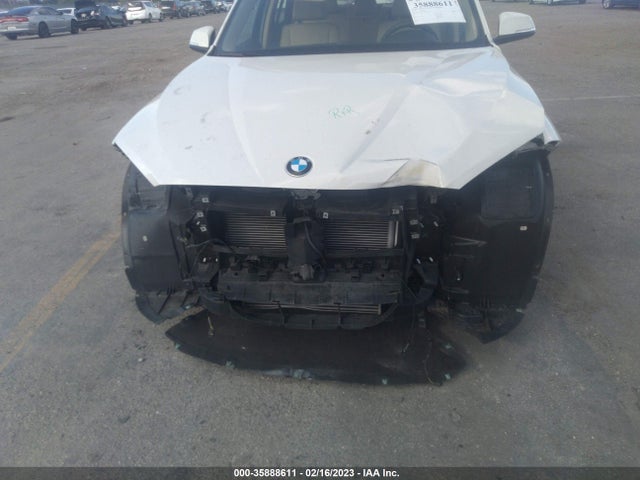 2015 BMW X1, VIN: WBAVM1C5XFV498787