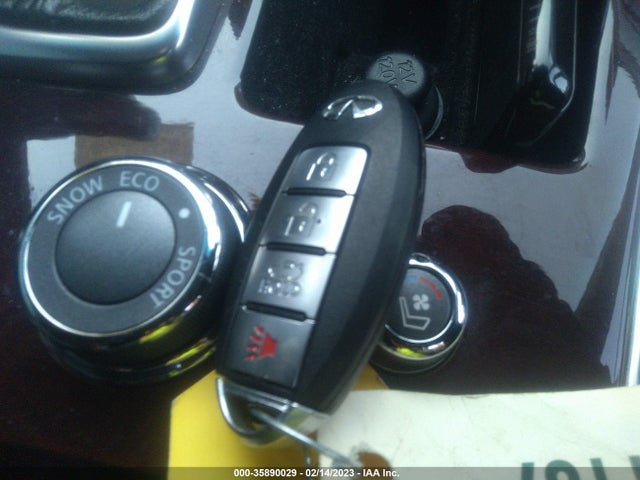 2017 Infiniti Q70, VIN: JN1BY1AR8HM770801
