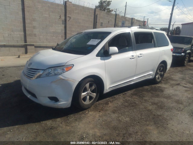 Toyota SIENNA LE 2017 5TDKZ3DC4HS840358 Image 2