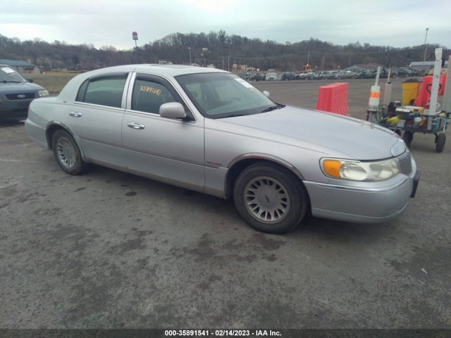 Lincoln Town Car Cartier 2001 1LNHM83W41Y728148 головне зображення
