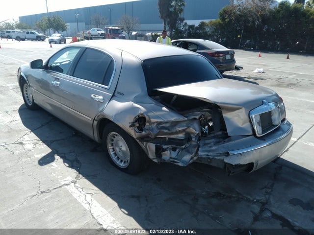 1999 LINCOLN TOWN CAR EXECUTIVE VIN: 1LNHM81W2XY714776