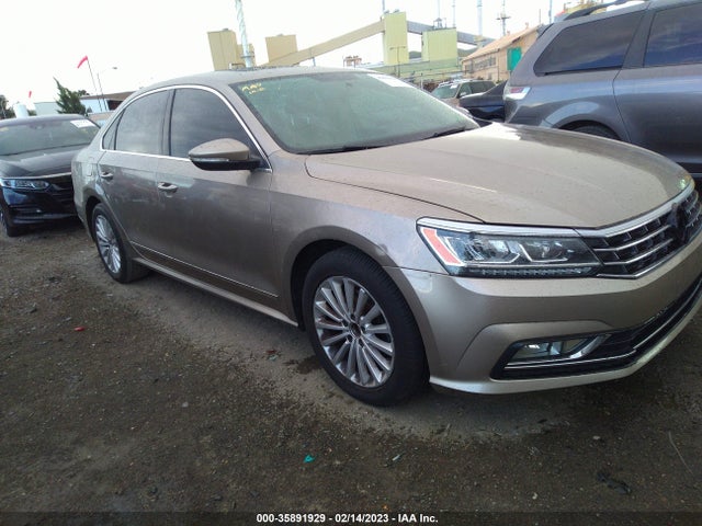 2016 Volkswagen Passat, VIN: 1VWBT7A39GC021582