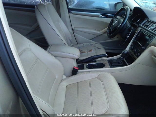 2016 Volkswagen Passat, VIN: 1VWBT7A39GC021582