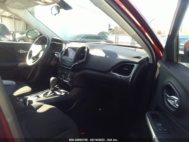 1C4PJLCB9KD149870 Jeep Cherokee Latitude