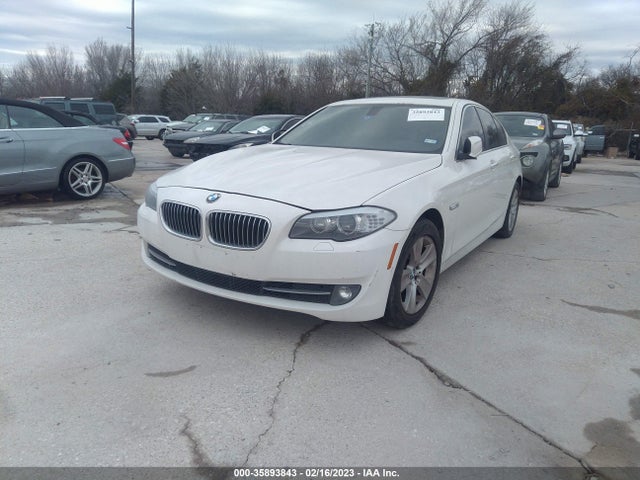 BMW 5 Series 528i 2013 WBAXG5C52DD234408 Image 2