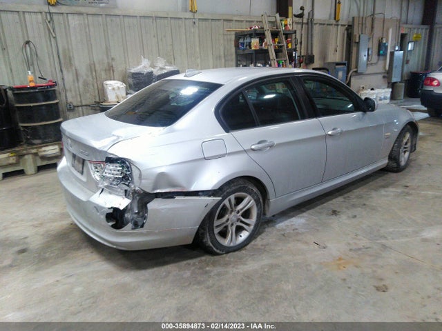 BMW 328 2011 WBAPK7C57BA773132 Image 4