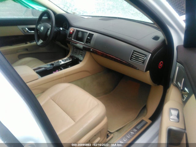 SAJWA0FB6BLR93300 Jaguar XF