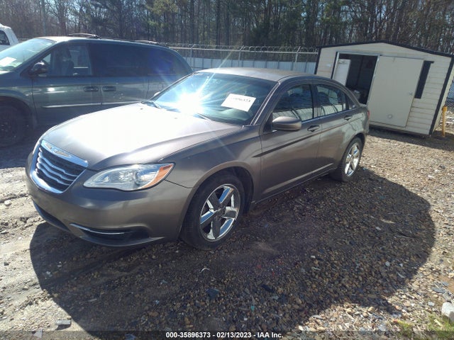 Chrysler 200 2013 1C3CCBAB2DN670467 Image 2