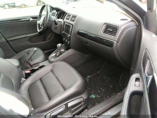 3VWL17AJ8HM201032 Volkswagen Jetta 1.8t Sel