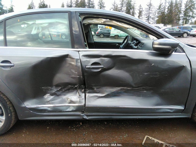 3VWL17AJ8HM201032 Volkswagen Jetta 1.8t Sel