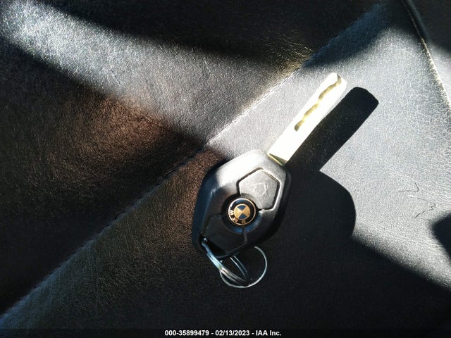BMW 3 Series 330xi 2003 WBAEW53473PN30250 Image 3