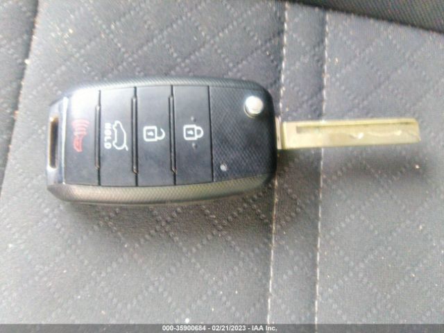 5XYPG4A36GG052019 KIA SORENTO LX