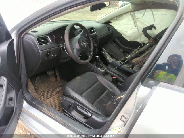 3VWD17AJ1EM256695 Volkswagen Jetta Sedan Se