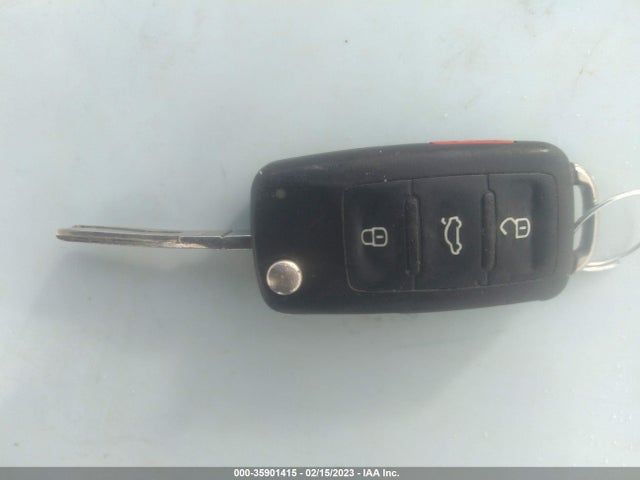 1VWAT7A39FC074616 Volkswagen Passat 1.8t S