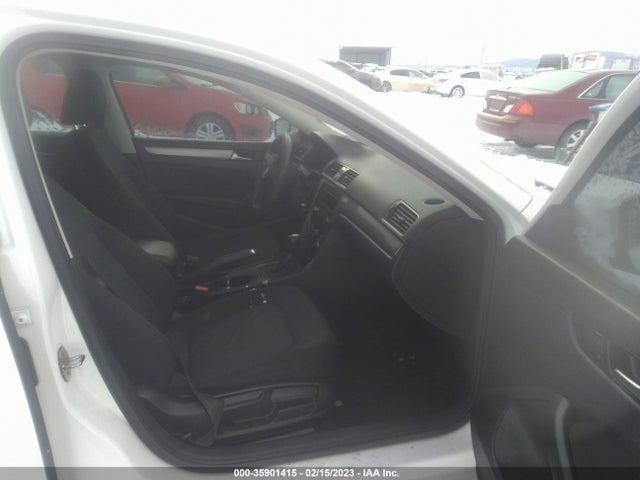 1VWAT7A39FC074616 Volkswagen Passat 1.8t S