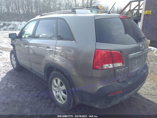 2013 KIA SORENTO LX VIN: 5XYKT3A68DG407455