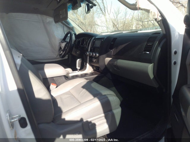 2015 Toyota Sequoia, VIN: 5TDJY5G16FS124403