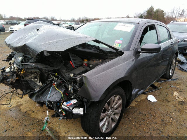 Chrysler 200 Touring 2014 1C3CCBBB1EN198133 Image 2