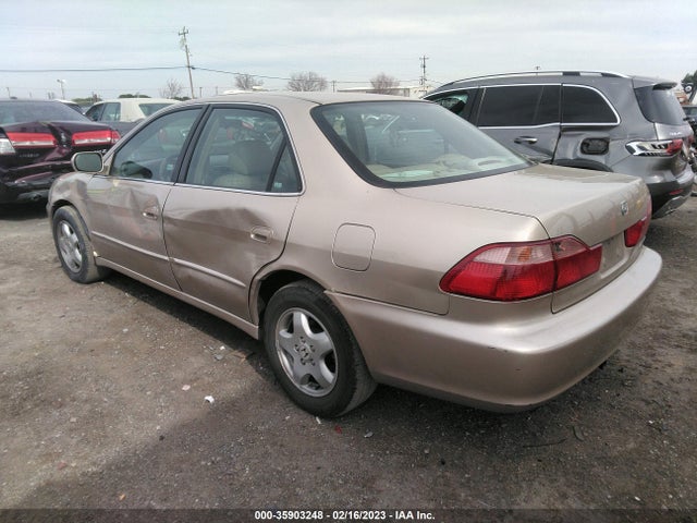 2000 HONDA ACCORD SDN EX W/LEATHER VIN: 1HGCG1655YA055522