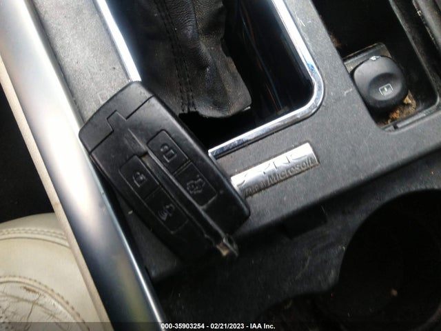 Lincoln MKS 2010 1LNHL9DR3AG604430 Image 3