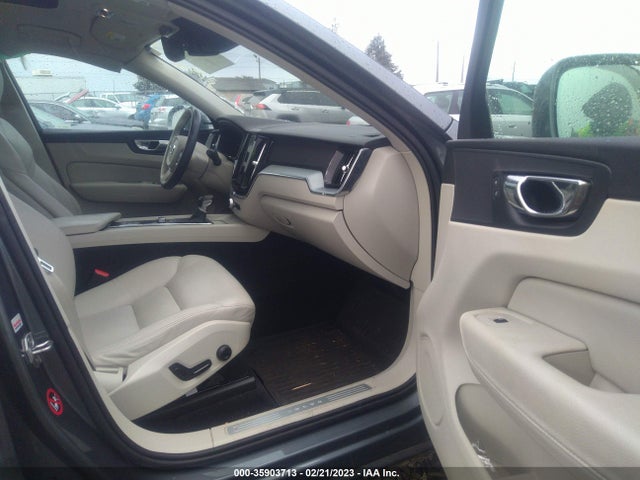 2018 Volvo XC60, VIN: YV4102RK2J1008419