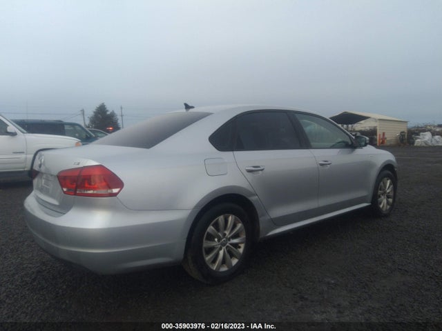 1VWAT7A31FC038757 Volkswagen Passat 1.8t Wolfsburg Ed
