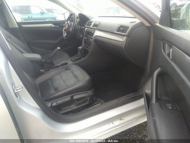1VWAT7A31FC038757 Volkswagen Passat 1.8t Wolfsburg Ed