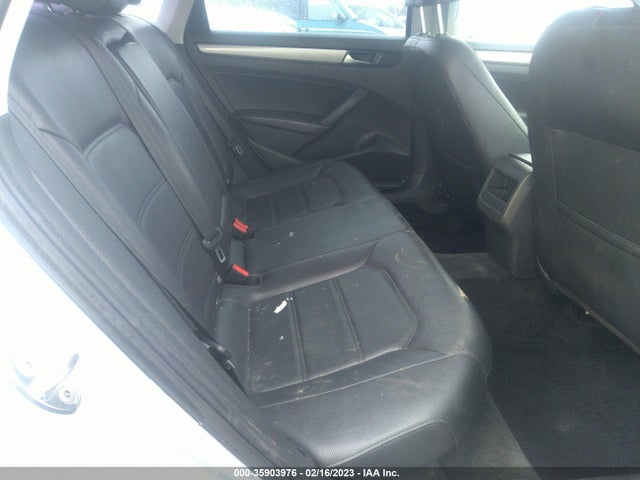 1VWAT7A31FC038757 Volkswagen Passat 1.8t Wolfsburg Ed