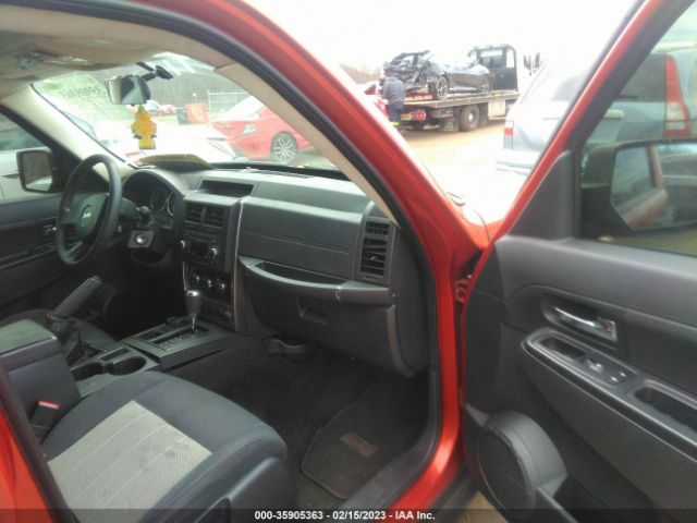 1J8GN28K89W532293 Jeep Liberty Sport