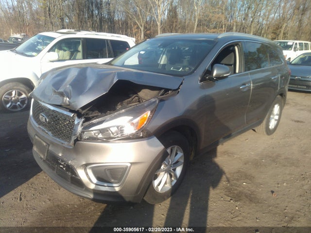 KIA Sorento 2017 5XYPG4A3XHG206586 Image 2