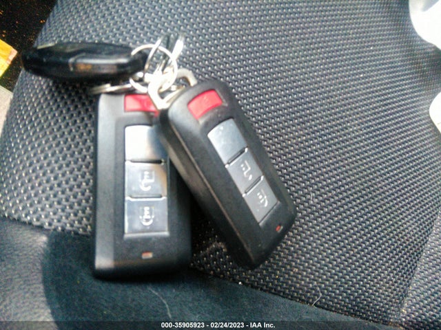 JA4JT3AW2CU025392 Mitsubishi Outlander Se
