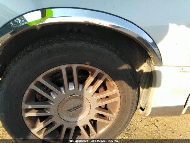 1LNHM82V76Y616329 Lincoln Town Car