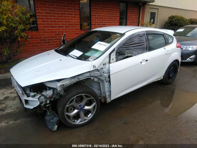Ford FOCUS ST 2017 1FADP3L92HL246220 Image 2