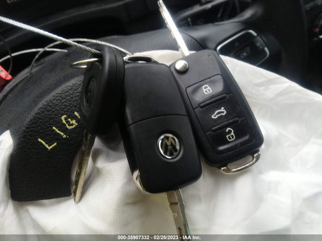 WVGSV7AX2HK016923 Volkswagen Tiguan Wolfsburg Edition