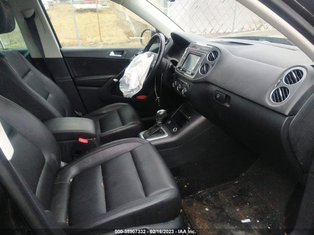WVGSV7AX2HK016923 Volkswagen Tiguan Wolfsburg Edition