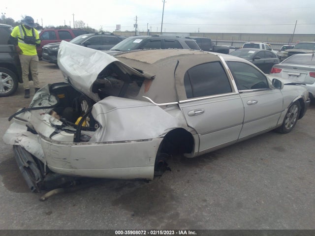 Lincoln Town Car Ultimate 2004 1LNHM83W24Y602116 Image 4