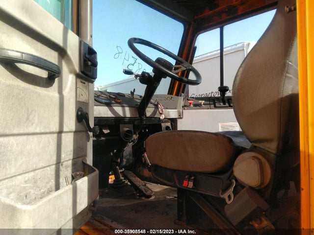 2013 OTTAWA SPOTTER VIN: EINF814EE13330615