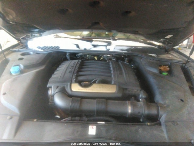 2016 Porsche Cayenne, VIN: WP1AA2A24GLA09238