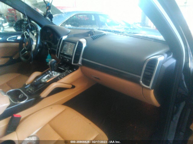 2016 Porsche Cayenne, VIN: WP1AA2A24GLA09238