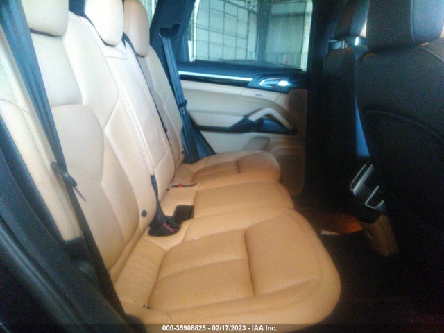 2016 Porsche Cayenne, VIN: WP1AA2A24GLA09238