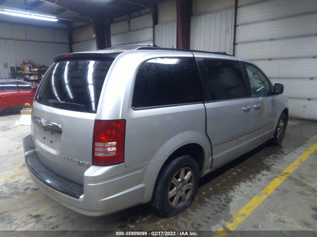 2A4RR5D10AR172480 Chrysler Town & Country