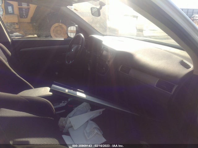 Mitsubishi Outlander 2017 JA4AZ2A37HZ002683 Image 6