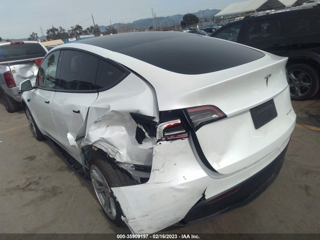 2021 Tesla Model Y, VIN: 5YJYGDEE2MF090897