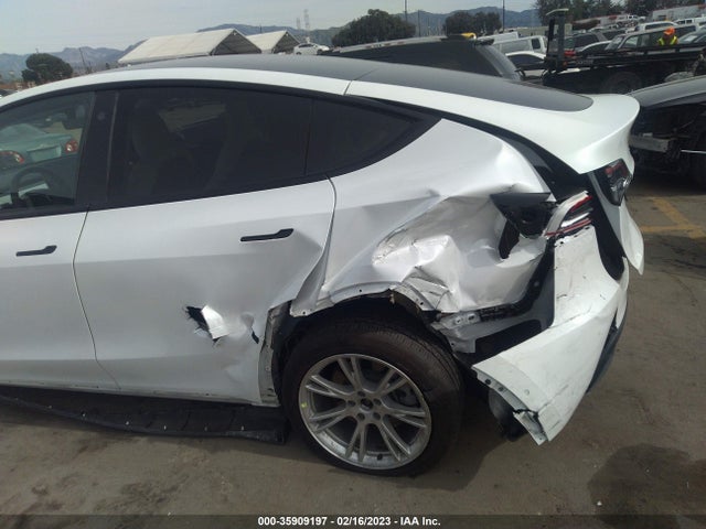 2021 Tesla Model Y, VIN: 5YJYGDEE2MF090897