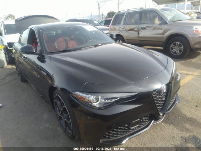 2022 Alfa Romeo Giulia, VIN: ZARFAMBN6N7664833