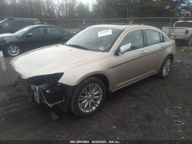 Chrysler 200 2013 1C3CCBCG3DN679140 Image 2
