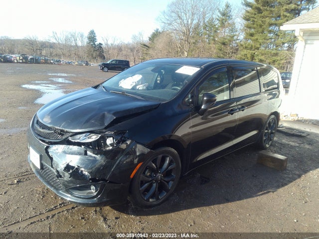 Chrysler Pacifica Touring Plus 2018 2C4RC1FG4JR315478 Image 2