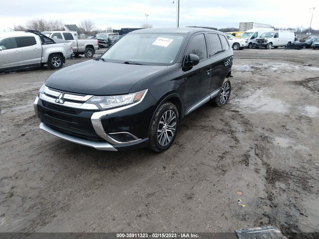 JA4AD2A3XJZ053454 Mitsubishi Outlander Es