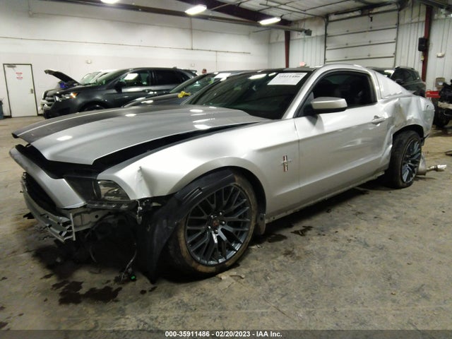 Ford Mustang V6 2014 1ZVBP8AMXE5306313 Image 2